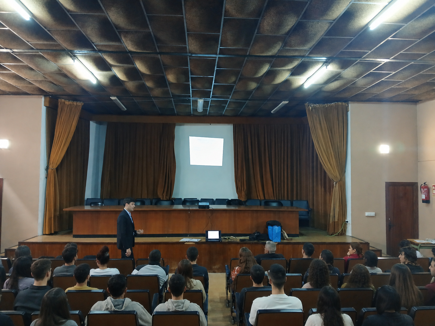 Reunión Informativa sobre la Regularización Extraordinaria de Inmigrantes